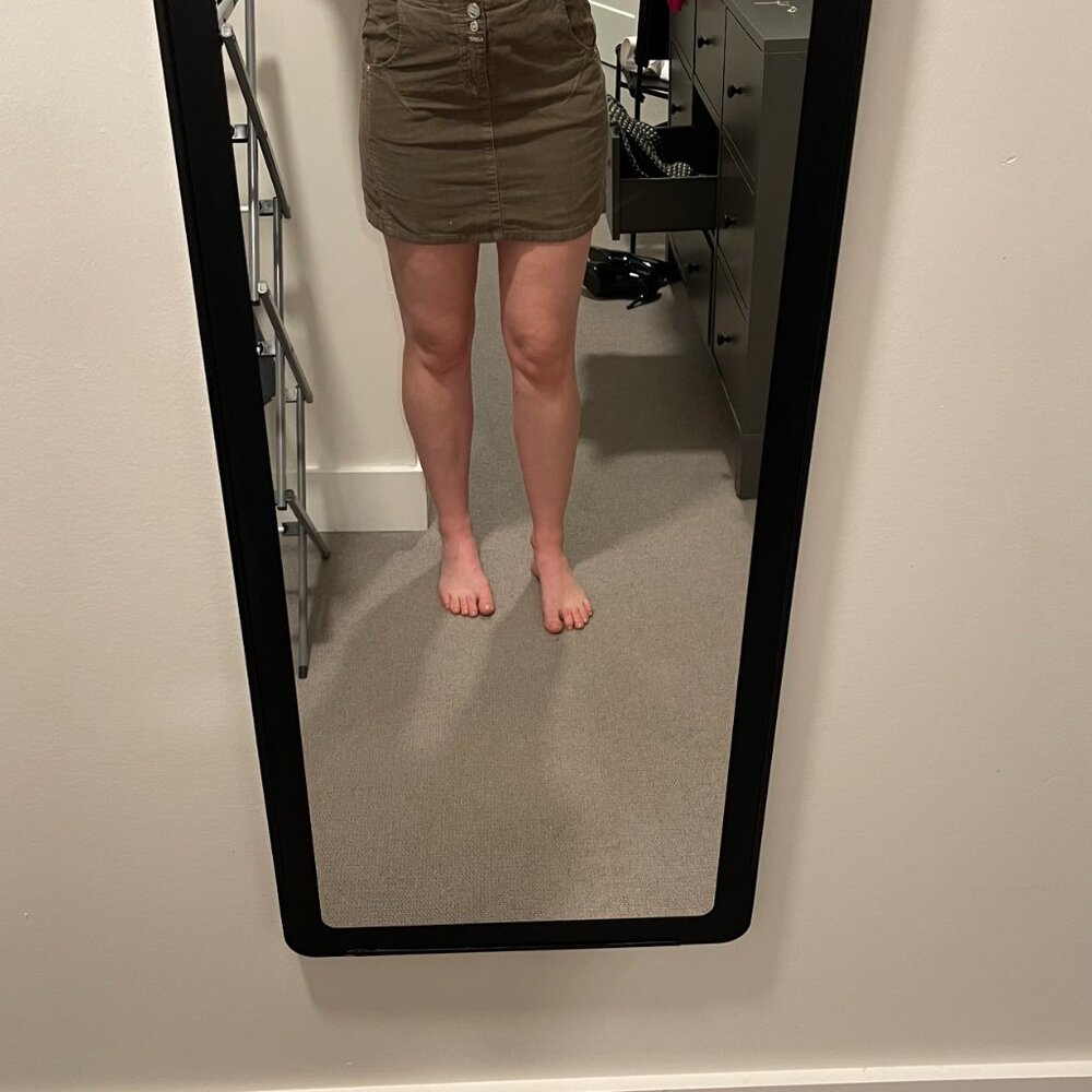 Vintage Olive Green Corduroy Mini Skirt – Chic & Timeless